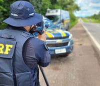 Policial Rodoviário Federal na pista em atuação (Foto: Governo Federal)