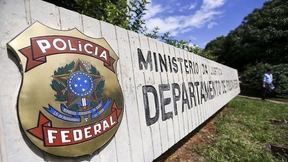 Concurso Polícia Federal: administrativo da PF tem porte de arma?